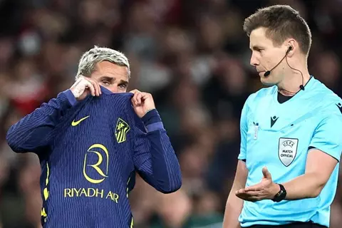بسبب أرسنال.. غضب باريسي عن طاقم تحكيم نهائي دوري أبطال أوروبا